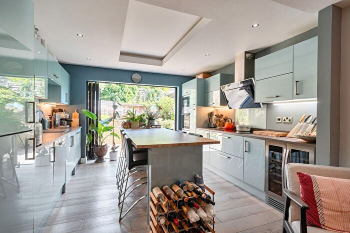 3 Bedroom Maisonette For Sale In Montgomery Road, Chiswick, London, W4