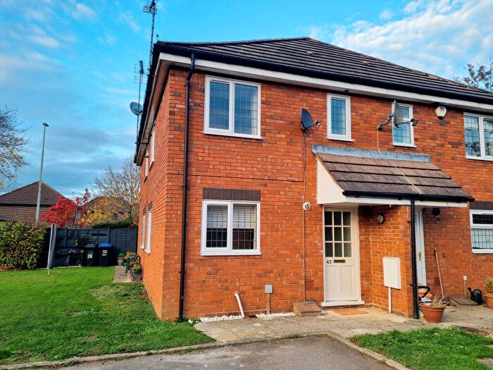2 Bedroom Cluster House To Rent In Stirling Way, Welwyn Garden City, AL7