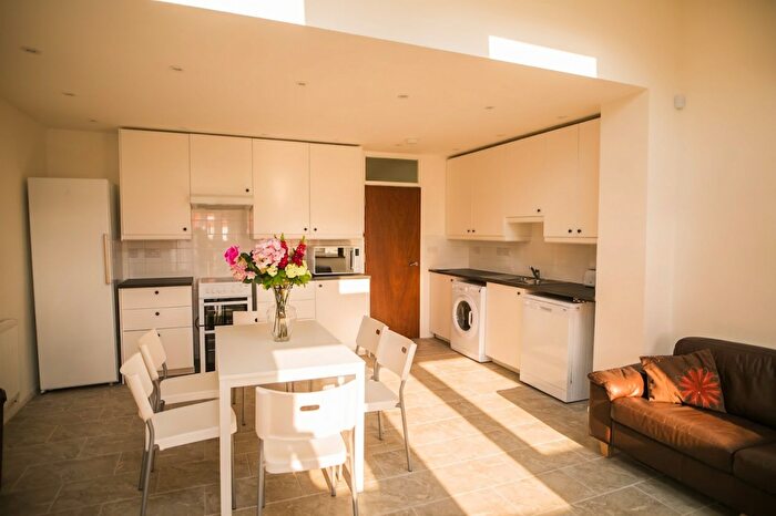 5 Bedroom House To Rent In Metchley Drive - Bed, Harborne, West Midlands, B17