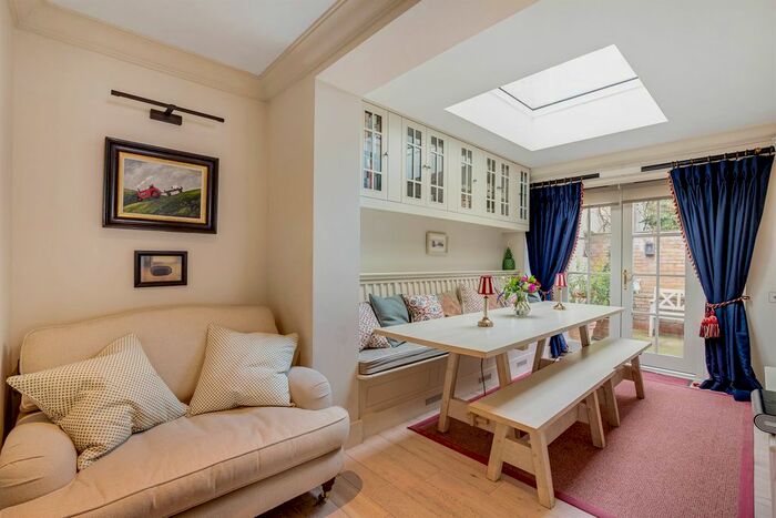 3 Bedroom Property To Rent In Farrier Walk, London, SW10