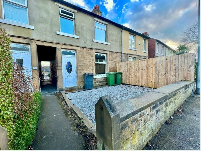 3 Bedroom House To Rent In Long Lane, Huddersfield, HD5