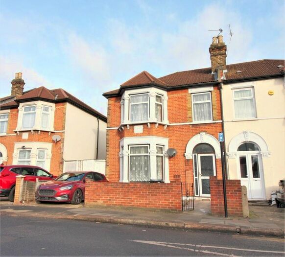 3 Bedroom Semi-Detached House To Rent In Meads Lane, Seven Kings, Ilford IG3