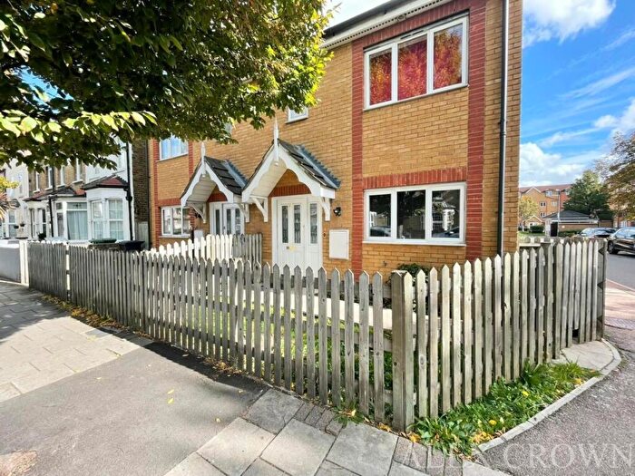 3 Bedroom House To Rent In York Road, Waltham Cross, EN8