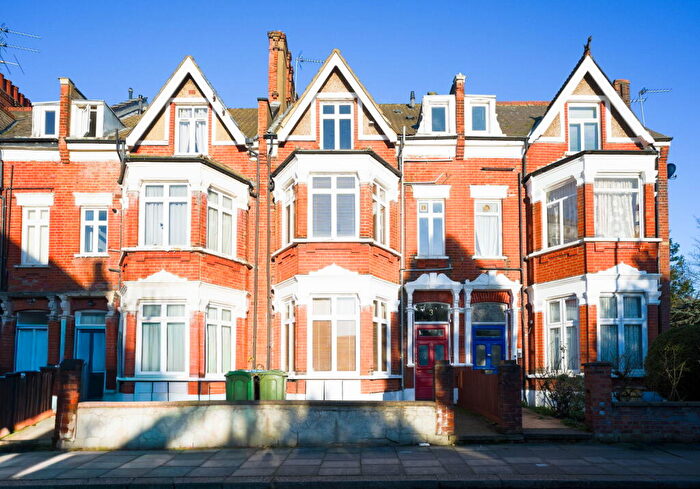 1 Bedroom Flat For Sale In Hoveden Road, London, NW2