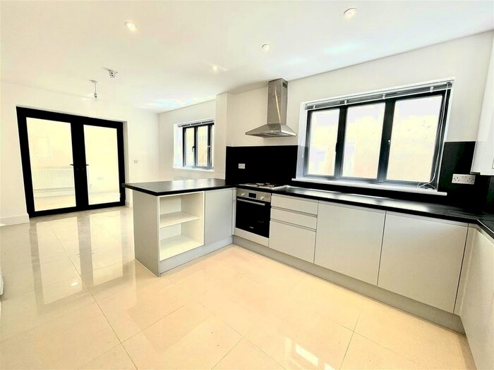 4 Bedroom Town House To Rent In Adams Yard, Hertford, SG14