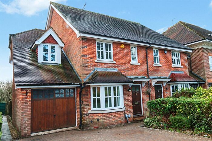 4 Bedroom End Terrace House For Sale In The Lawns, Shenley, WD7