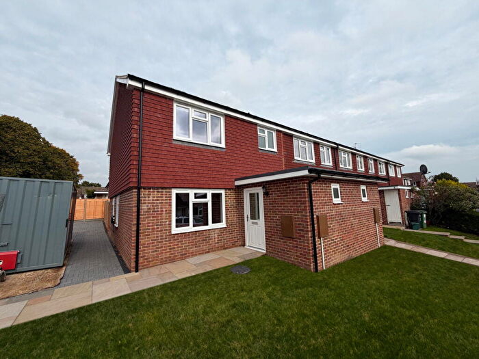 3 Bedroom Semi-Detached House To Rent In Gilroy Close, Newbury, RG14