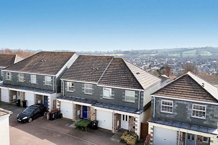 4 Bedroom Semi-Detached House For Sale In Round Ring Gardens, Penryn, TR10