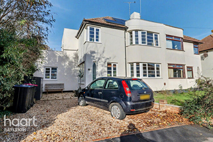 3 Bedroom Semi Detached House For Sale In Brendon Way, Eastwood, SS0