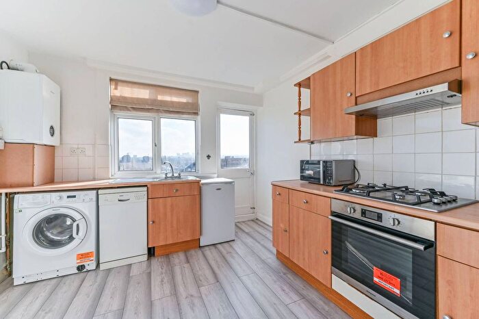 3 Bedroom Flat To Rent In London Road, Sutton, SM3