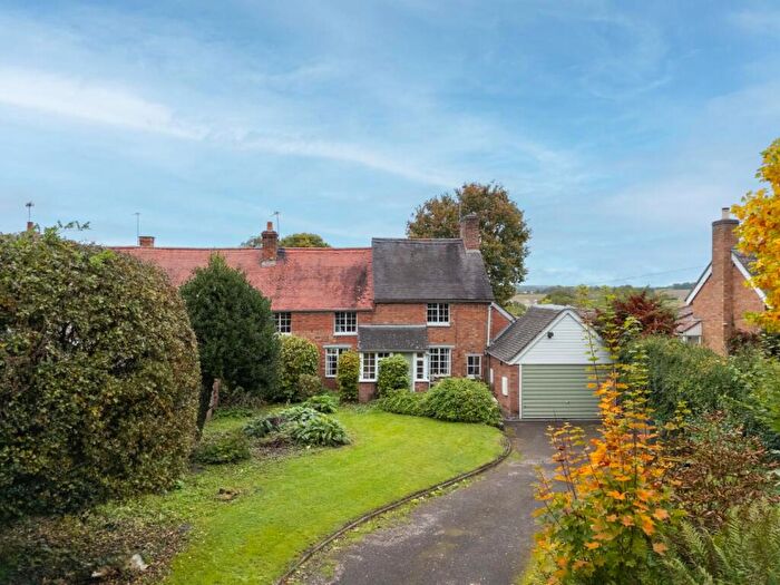 3 Bedroom Semi-Detached House For Sale In Village Street, Offchurch, Leamington Spa, CV33