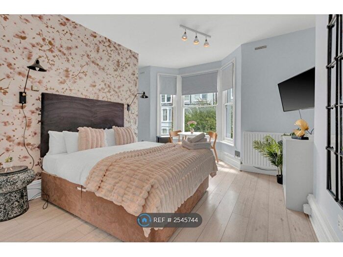 Studio To Rent In Lena Gardens, London, W6