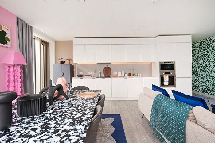 2 Bedroom Flat To Rent In Cherry Park Lane, Stratford, London, E20