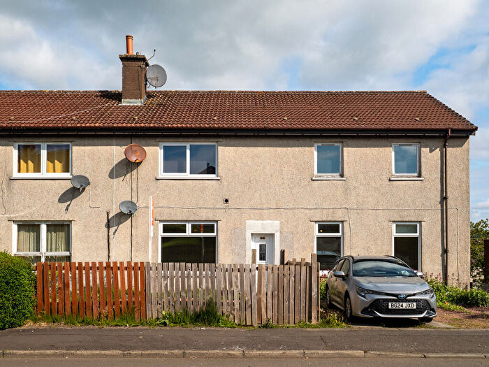 3 Bedroom Flat To Rent In Netherthird Road, Cumnock, KA18