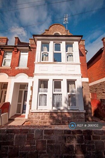 8 Bedroom Semi-Detached House To Rent In Wilton Avenue, Southampton, SO15