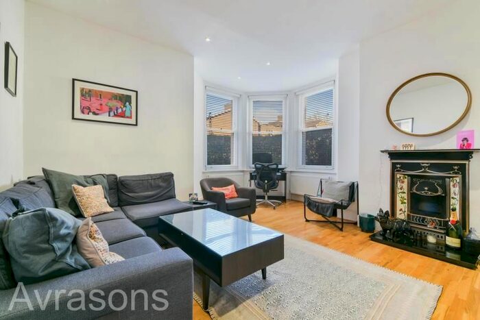2 Bedroom Flat To Rent In Southey Road, London, SW9