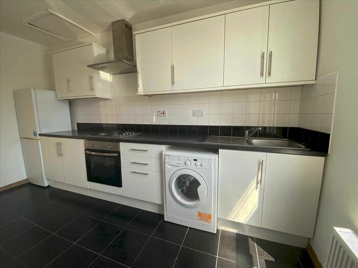 3 Bedroom Flat To Rent In Greenford Road, Sudbury Hill, Harrow, HA1