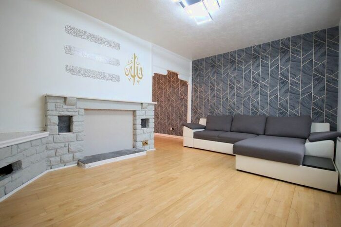 3 Bedroom Semi-Detached House To Rent In Kelsall Avenue, Blackburn BB1