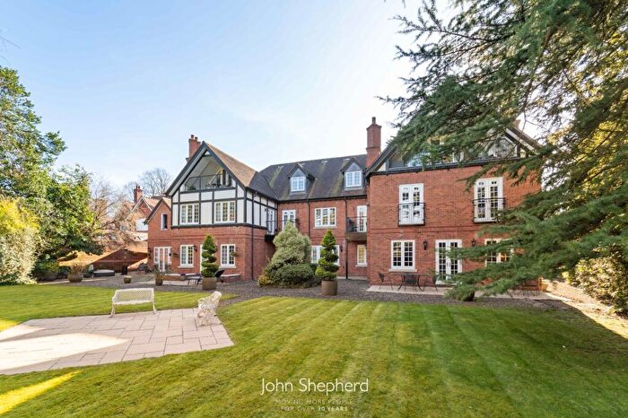 2 Bedroom Flat For Sale In Warwick Road, Solihull, West Midlands, B91