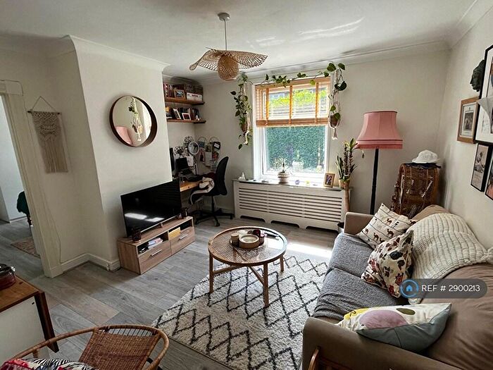 1 Bedroom Flat To Rent In Tavistock Walk, Carshalton, SM5