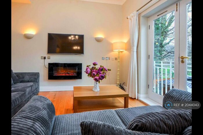 2 Bedroom Flat To Rent In Wetherby Road, Leeds, LS8