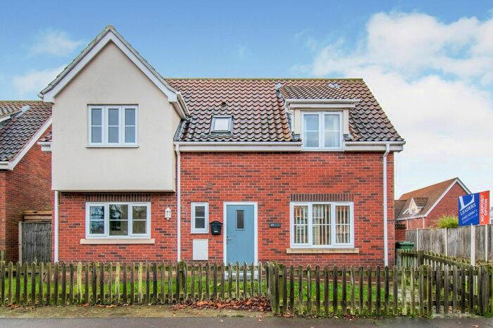 3 Bedroom Detached House To Rent In Poringland, Norwich, NR14