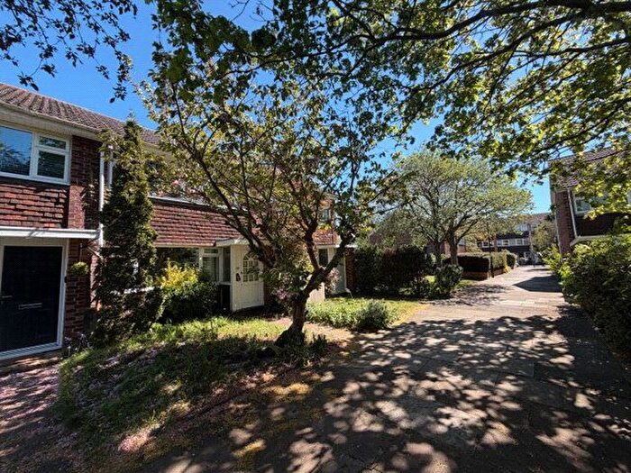 3 Bedroom Terraced House For Sale In Breamwater Gardens, Richmond, TW10