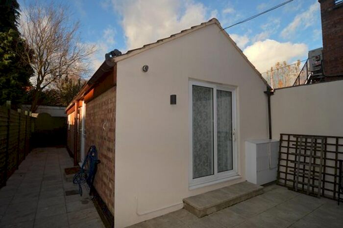 1 Bedroom Bungalow To Rent In Hatfield Road, St Albans, AL1