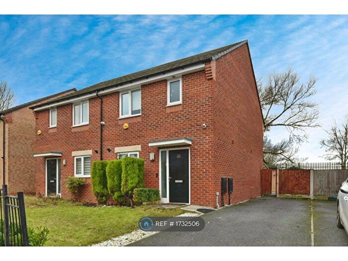 3 Bedroom Terraced House To Rent In Holdness Road, Manchester, M18
