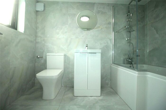 3 Bedroom Flat To Rent In Rathmore Road, Gravesend, Kent, DA11