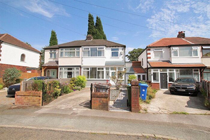 3 Bedroom Semi-detached House For Sale In Kendon Grove, Denton, Manchester, M34