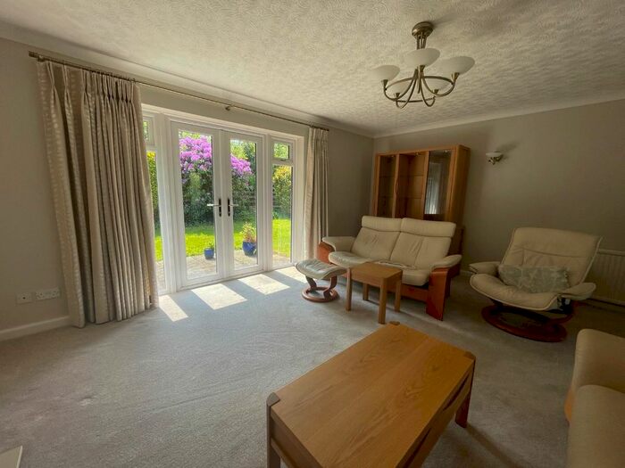 3 Bedroom Bungalow For Sale In Portola Close, Grappenhall, Warrington, WA4