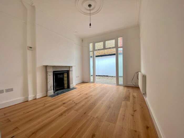 4 Bedroom End Of Terrace House To Rent In Stapleton Road, London, SW17