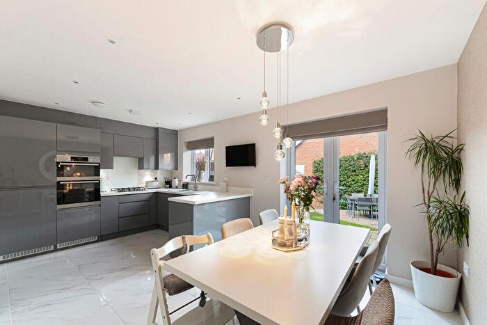 3 Bedroom Semi Detached House For Sale In Beacon Avenue, Kings Hill, West Malling, ME19