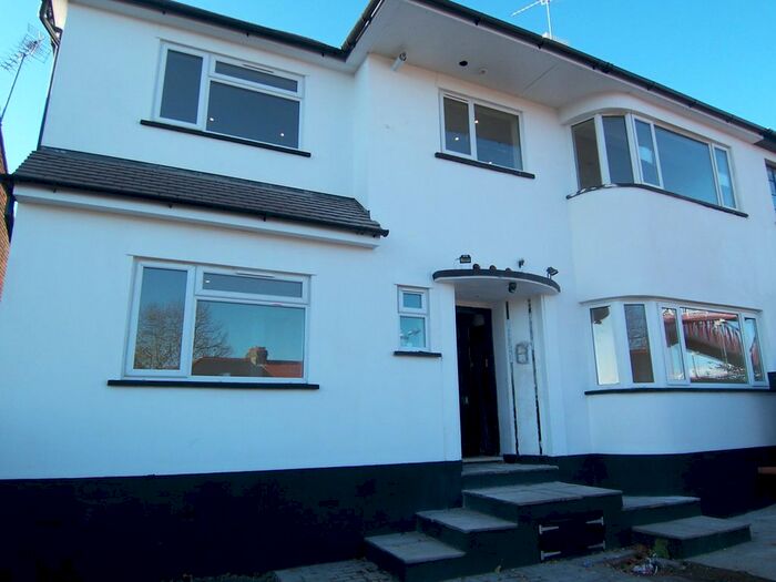 1 Bedroom Flat To Rent In Wigram Road, Wanstead, E11