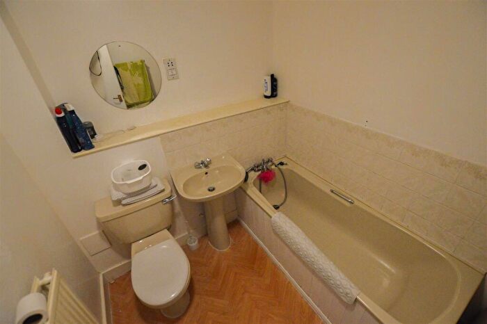 2 Bedroom Flat To Rent In Glenbower Court, Hatfield Road, AL4