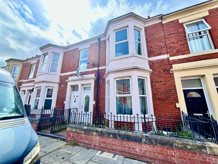3 Bedroom Apartment For Sale In Wingrove Avenue, Newcastle Upon Tyne, NE4