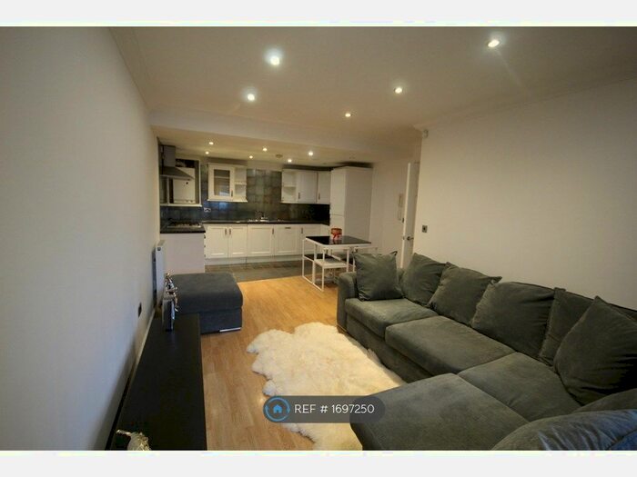 2 Bedroom Flat To Rent In Green Lane, Mossley Hill, Liverpool, L18