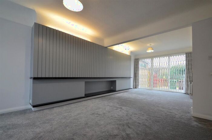 3 Bedroom Semi-Detached House To Rent In The Heights, Northolt, UB5