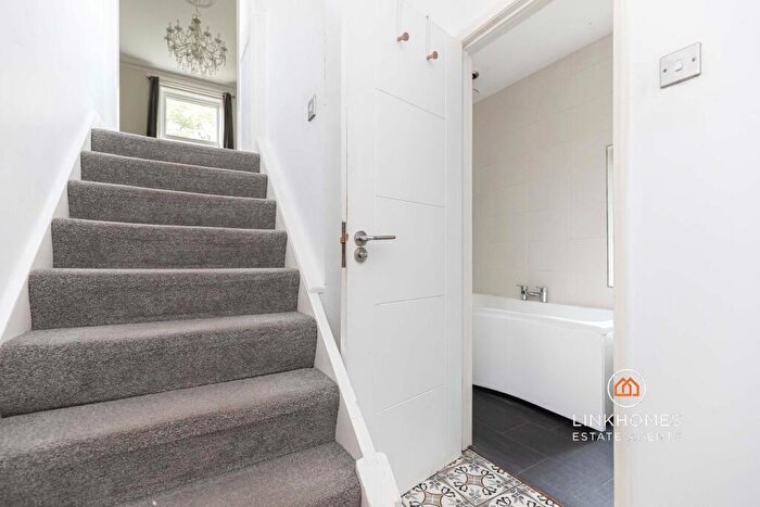 1 Bedroom Flat For Sale In Courtenay Road, Poole, BH14
