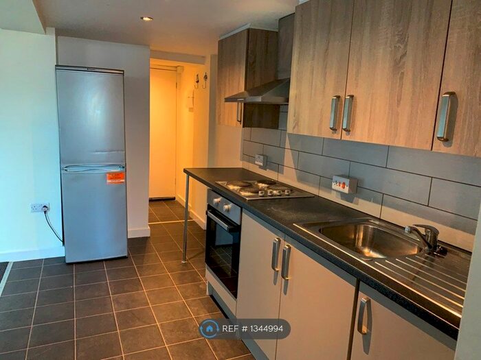 2 Bedroom Flat To Rent In Dodworth Road, Barnsley, S70