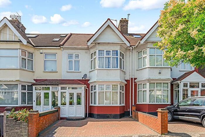 3 Bedroom Property For Sale In Old Church Road, Chingford, E4