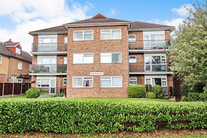 2 Bedroom Flat For Sale In Bloomfield Road, Harpenden, AL5