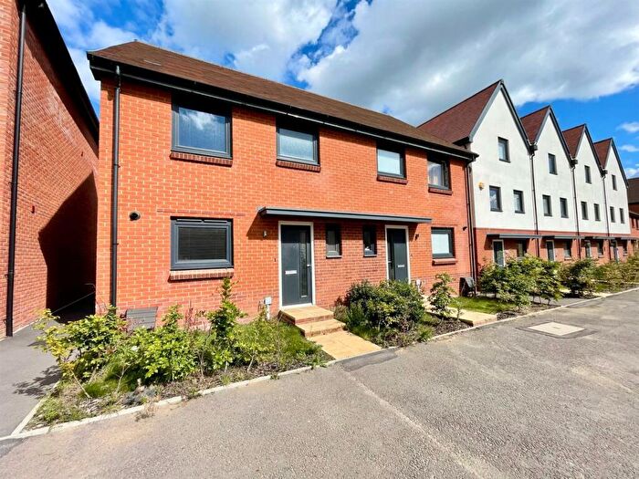 3 Bedroom House To Rent In Whiteley Way, Curbridge, Southampton, SO30