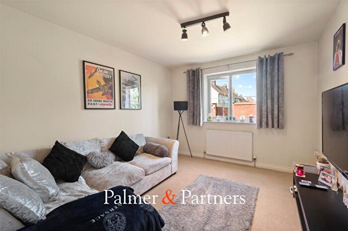 2 Bedroom Maisonette For Sale In Collingwood Road, Colchester, Essex, CO3