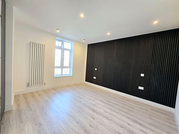 2 Bedroom Flat To Rent In Upper Richmond Road, London, SW15