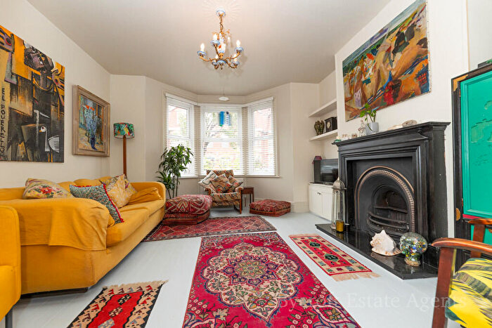 6 Bedroom Terraced House For Sale In Clarence Road, NR31
