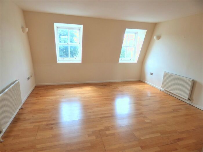 2 Bedroom Flat For Sale In Grove Road, Mile End, E3