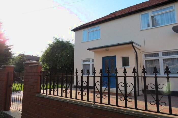 3 Bedroom Semi-Detached House To Rent In Jersey Road, Hounslow, TW3