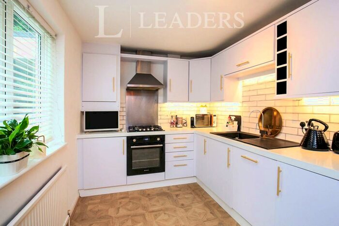 2 Bedroom Apartment To Rent In Sutton Close, Beckenham, BR3